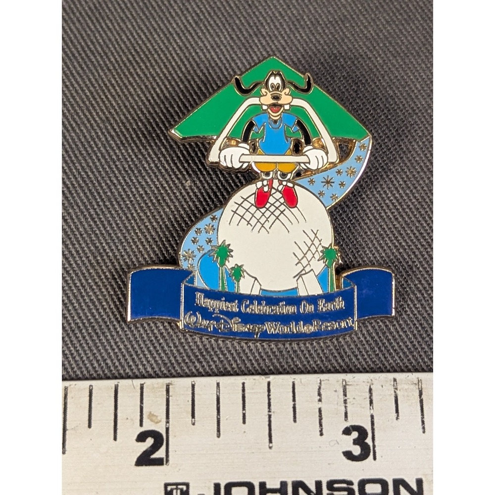 Disney Pin 2005 Goofy Hang Gliding Epcot Spaceship Earth Energizer Promo 38923